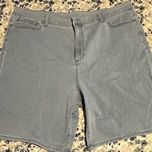 Women’s 32 Degree Cool Stretch Demon Shorts Size 20